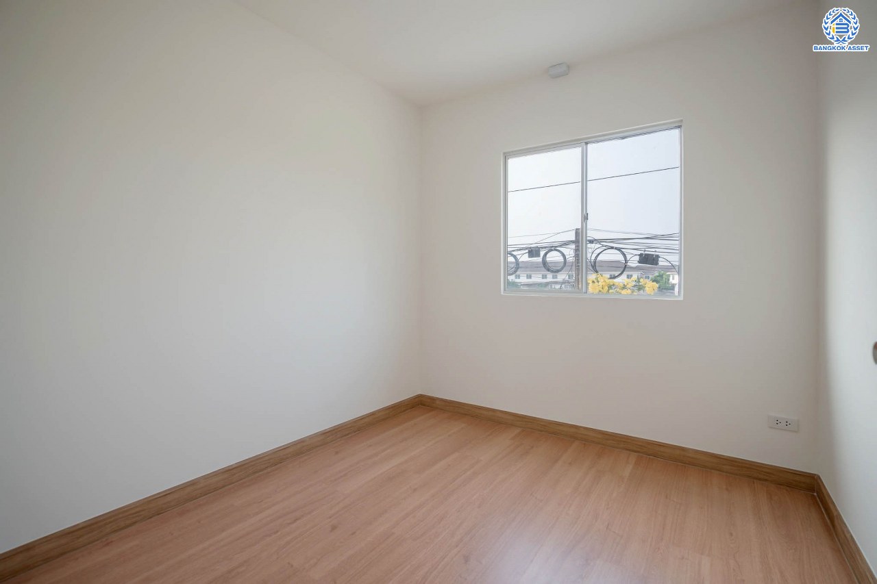 บ้านมือสองตกแต่งใหม่ โครงการ พฤกษาวิลล์63/1 นครอินทร์-พระราม5 หลังมุม สภาพแวดล้อมดี เนื้อที่ 48.8 ตร.ว. ฟังก์ชัน 3 ห้องนอน 2 ห้องน้ำ ที่จอดรถ 1 คัน บนทำเลโซนเมือง! เดินทางสะดวก เข้า-ออกทาง ซอยวัดสังฆทาน ใกล้สะพานพระราม5 และรถไฟฟ้าสถานี "แยกติวานนท์"...